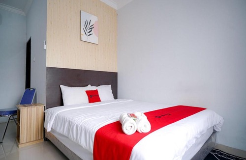 Rajabasa Hotel | RedDoorz Premium at Raja Hostel Syariah