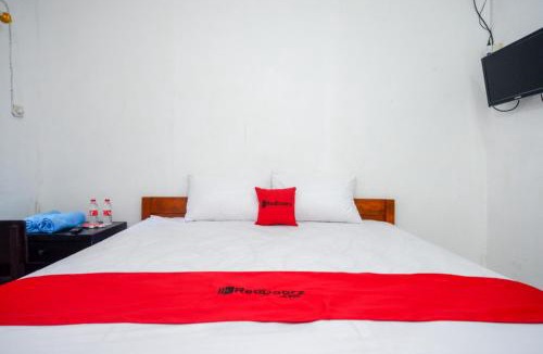 Central Yogyakarta Hotel | RedDoorz Syariah @ Ndalem Kembang Sore Yogyakarta