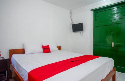 Central Yogyakarta Hotel | RedDoorz Syariah @ Ndalem Kembang Sore Yogyakarta