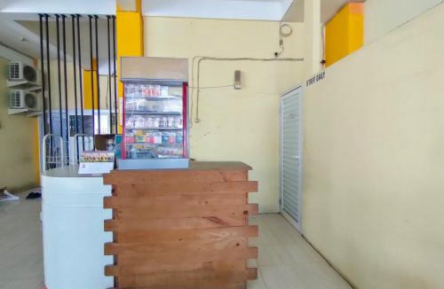 Waru Hotel | RedDoorz Syariah near City of Tomorrow Mall Surabaya