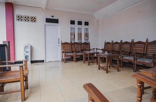 Gunung Sugih Hotel | RedDoorz Syariah near Kebun Raya Liwa