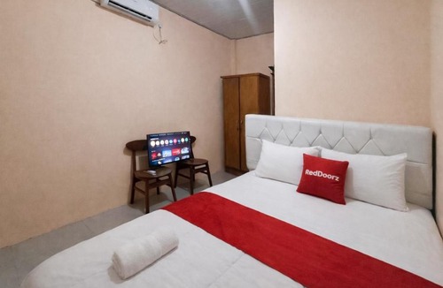 Tasikmalaya Hotel | RedDoorz Syariah near Unsil Kampus 2 Tasikmalaya