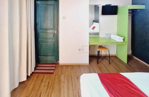 Sidomulyo Hotel | RedDoorz Syariah near Lippo Plaza Batu