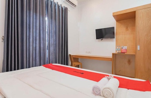 Baros Hotel | RedDoorz Syariah @ Tanggeung