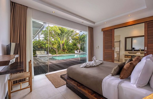 Sunset Road Villa | Redesigned Villa Amba Laba | 4 min to Seminyak Beach