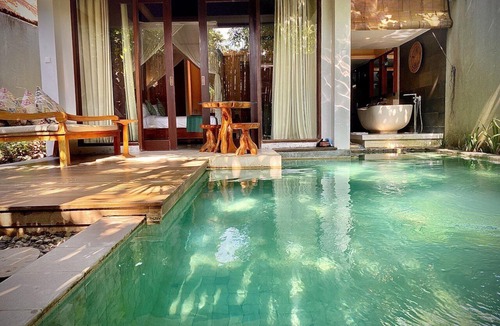Batu Bolong Hotel | Regali Villa