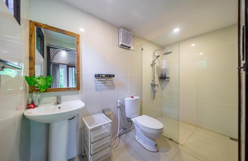Singapadu Tengah Cabin | Riverside Jungle Bungalow - Infinity Pool, Yoga & Adventures - A Ubud Retreat