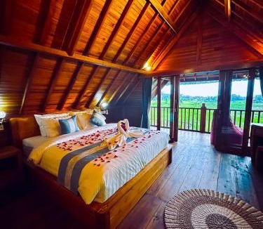 Melayang Villa | Romantic Wooden House with Private Pool in Ubud - Raka d'Uma