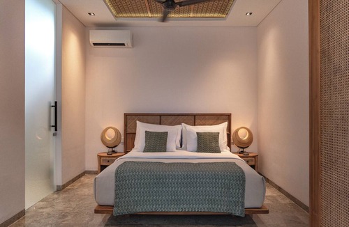 Dewi Sri Hotel | Royal 3 Bedroom Villa Legian