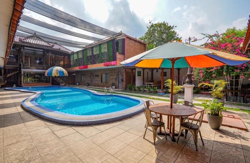 Depok Hotel | SANS Vibes Sartini Inn Yogyakarta