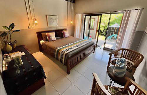 Jerowaru Hotel | Secret Garden Surf Resort, walk to waves