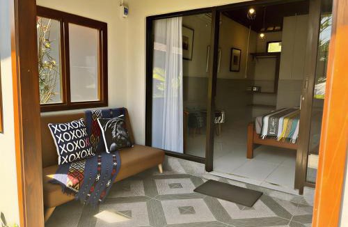 Jerowaru Hotel | Secret Garden Surf Resort, walk to waves