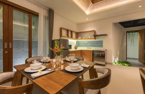 Dyanapura Villa | Seminyak Balinese Style Villa with Tropical Garden