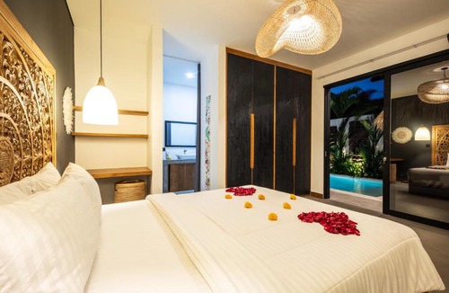 Kerobokan Villa | Seminyak Villa 2 BR - Private Pool & Rooftop
