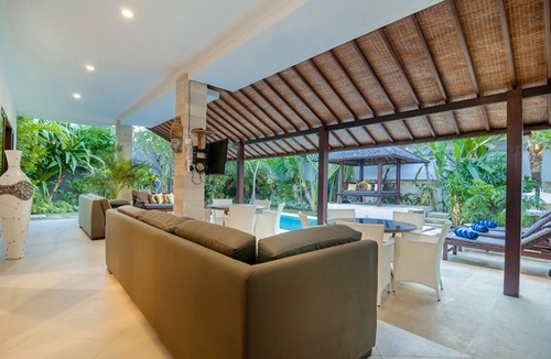 Petitenget Villa | SEMINYAK, WALK TO BEACH, 7 BDRM, AMAZING VALUE