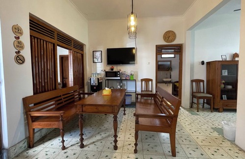 Prawirotaman Villa | Serene 2-bedroom villa with AC in welcoming Jogja