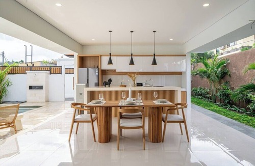 Umalas Villa | Serene 2BR Stay w Huge Pool, Beach Nearby & Garden