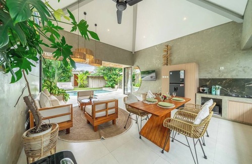 Banjar Semer Villa | Serene 2BR Retreat w Pool & Lounge, Canggu's Heart