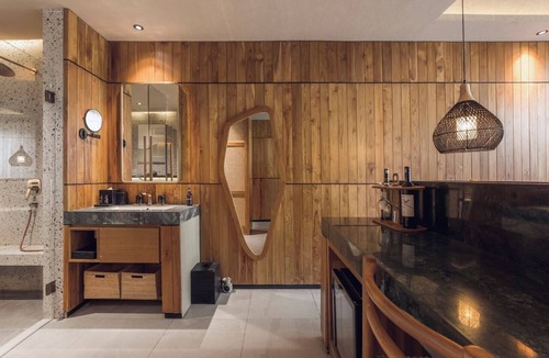 Sunset Road Hotel | Smart Suite with Bathtub in Seminyak