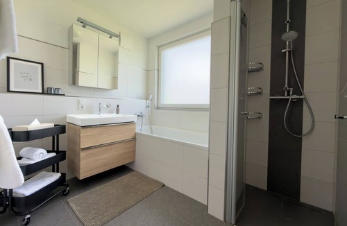 Seekirchen am Wallersee Apartment | SONNENGRÜN near Salzburg – 2 bedrooms, 88 m², balcony & air conditioning