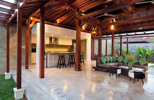 North Legian Villa | Spacious 4BR Garden Villa | Walk To Legian Beach