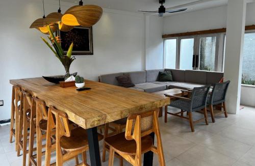 Singakerta Villa | Spacious 5BR Villa -Group Friendly-Big Pool
