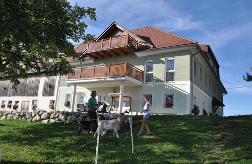 Ertl Apartment | Spacious and comfortable vacation apartment (150 m²) with a balcony, accommodating up to 6 people