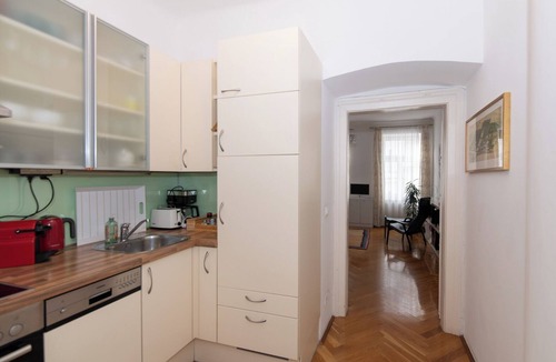 Rudolfsheim-Funfhaus Apartment | Spacious Art Nouveau apartment with subway nearby in Schönbrunn area