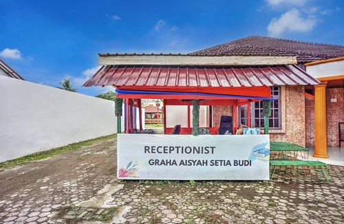 Medan House | Spacious Deluxe Double Near Ring Road City Walks