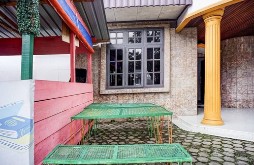 Medan House | Spacious Deluxe Double Near Ring Road City Walks
