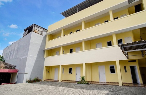 Bandar Lampung House | Spacious Family Stay Near Stadium