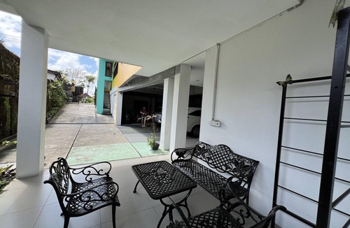 Singakerta House | Spacious Family Suite Perfect for Group Stay
