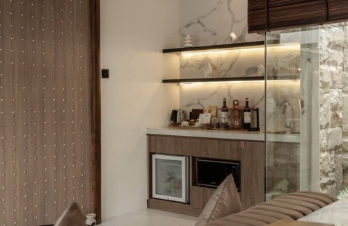 Dewi Sri Hotel | Spacious Modern 1BR Villa in Legian/Kuta