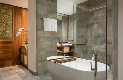 Ubud Resort | Spacious Ubud Suite with Rice Field Views, Soaking Tub & Private Terrace