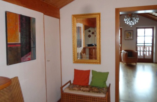 Diessen am Ammersee Apartment | Spacious, very quiet apartment with balcony to the South in well-kept villa