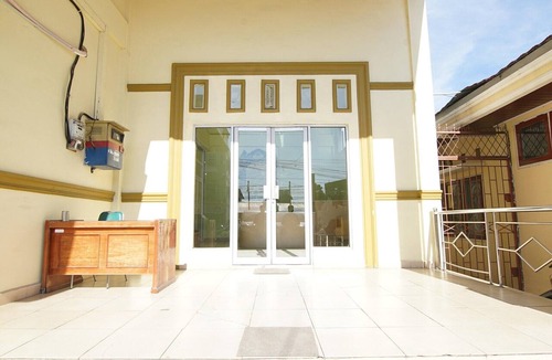 Pekanbaru House | Standard Double at Collection O Pekanbaru