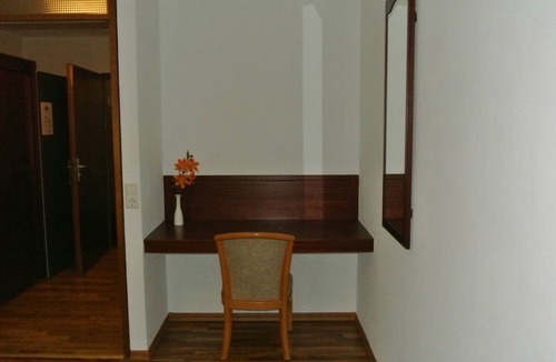 Ruit auf den Fildern Hostel | Studio apartment with a balcony and a small kitchen