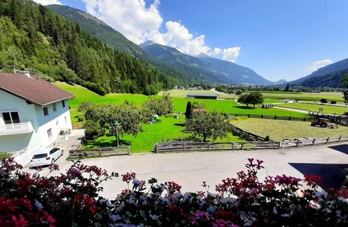 Obervellach Bed & Breakfast | Studio, shower or bath, WC, balcony - Gästehaus Zwischenberger