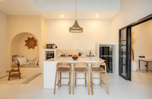 Batu Bolong Villa | Stunning 2BR Private Pool Villa, Great Location in Canggu, 8Mins Beach