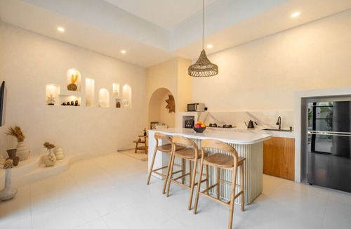 Batu Bolong Villa | Stunning 2BR Private Pool Villa, Great Location in Canggu, 8Mins Beach