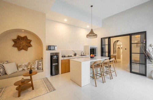 Batu Bolong Villa | Stunning 2BR Private Pool Villa, Great Location in Canggu, 8Mins Beach
