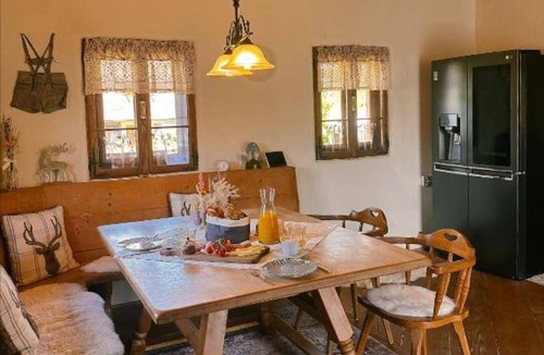 Brodingberg House | Stunning private villa for 6 guests with hot tub, WIFI, A/C, TV, patio and pets allowed
