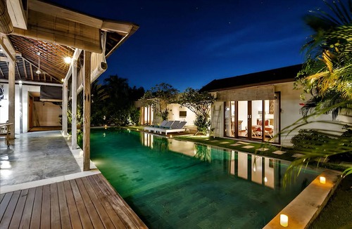 Padonan Villa | Stylish 4BR Canggu Villa Private Pool & Sundeck 8 Min to Beach