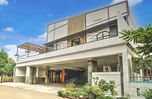 Suko Manunggal House | Stylish Budget Stay in Indonesia with Free WiFi