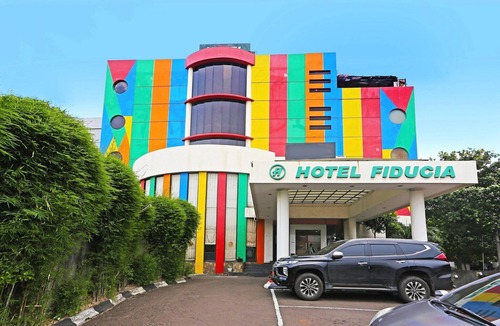 Serpong House | Stylish DBL Suite Escape W/Free WiFi and Parking