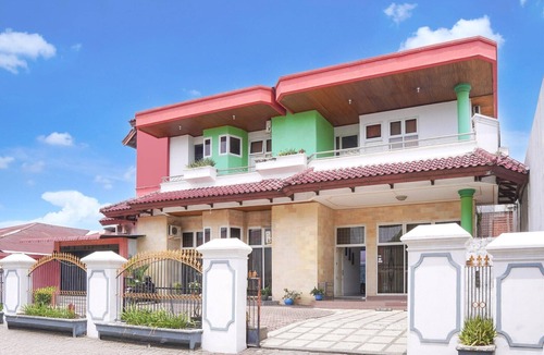 Padang House | Stylish DBL Suite Escape W/Free WiFi and Parking