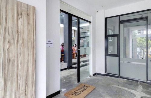 Cipaganti House | Stylish Delux Twin Stay with Free WiFi and Parking