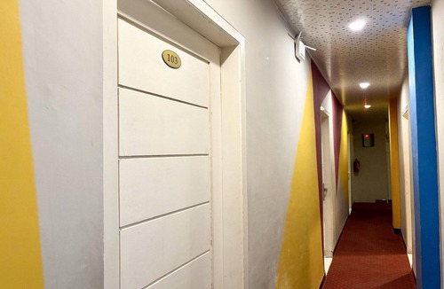 Banda Aceh House | Stylish Deluxe Double Retreat Near Terminal Batoh