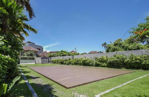 Denpasar Barat House | Stylish Deluxe Retreat w/City View & Free WiFi