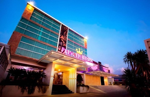 Denpasar Barat House | Stylish Deluxe Retreat w/City View & Free WiFi